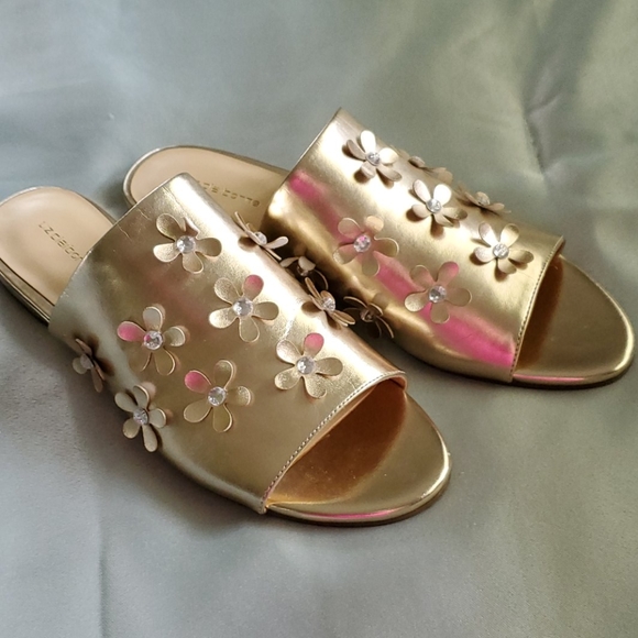 LIZ CLAIRBORNE Leigh Platino Floral Sandals - Picture 1 of 9